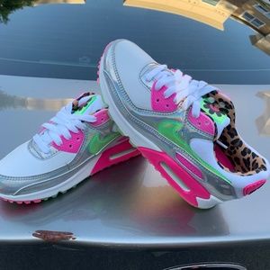 Women’s Nike tennis shoes